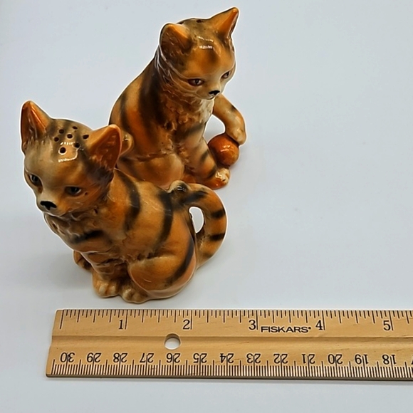 Pair of ceramic orange cat salt & pepper shakers - Picture 10 of 10